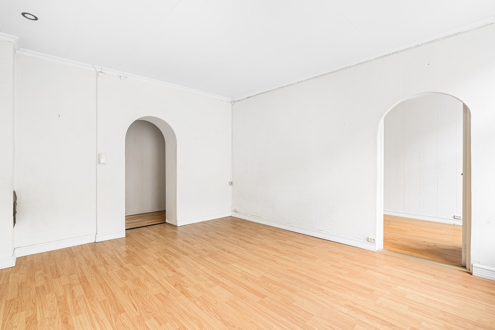 I tilknytning til stuen er det plass til en romslig spisegruppe, her kan du ha mange middagsgjester! Galleribilde