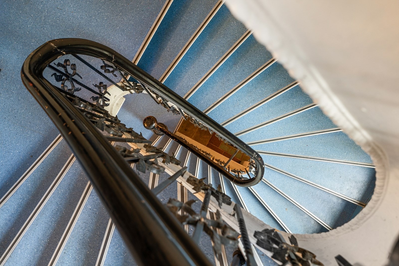 Klassisk bygård. Galleribilde