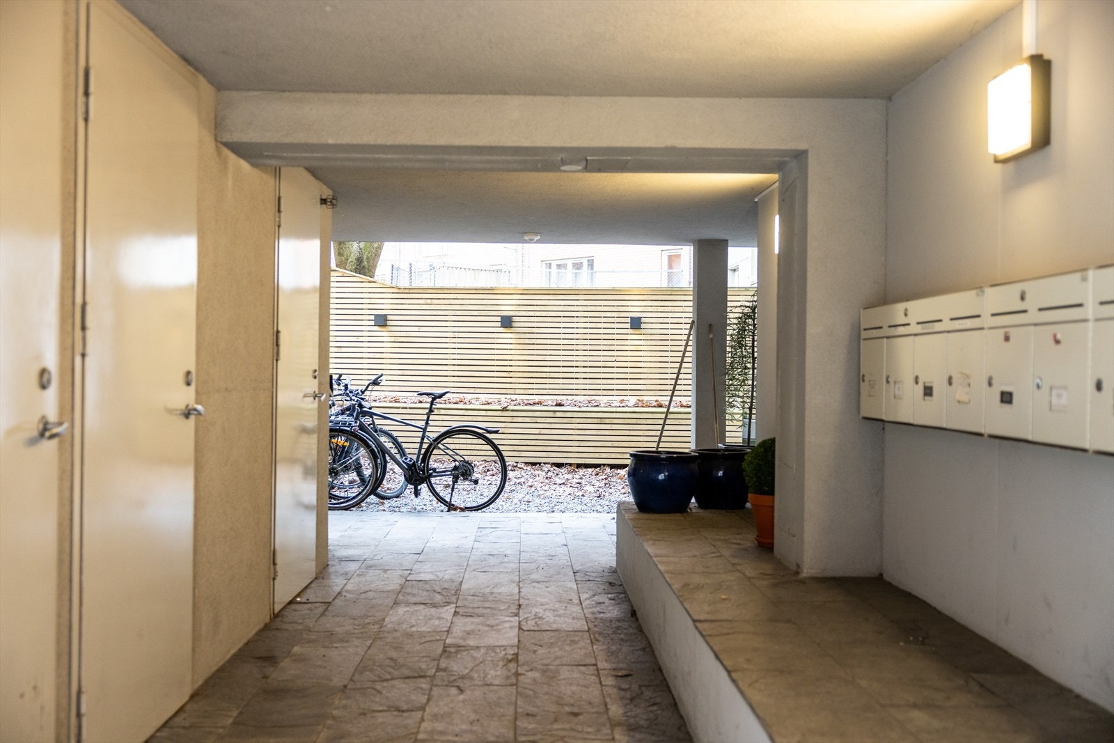 Leiligheten disponerer også en utvendig bod (til venstre på bildet). Galleribilde