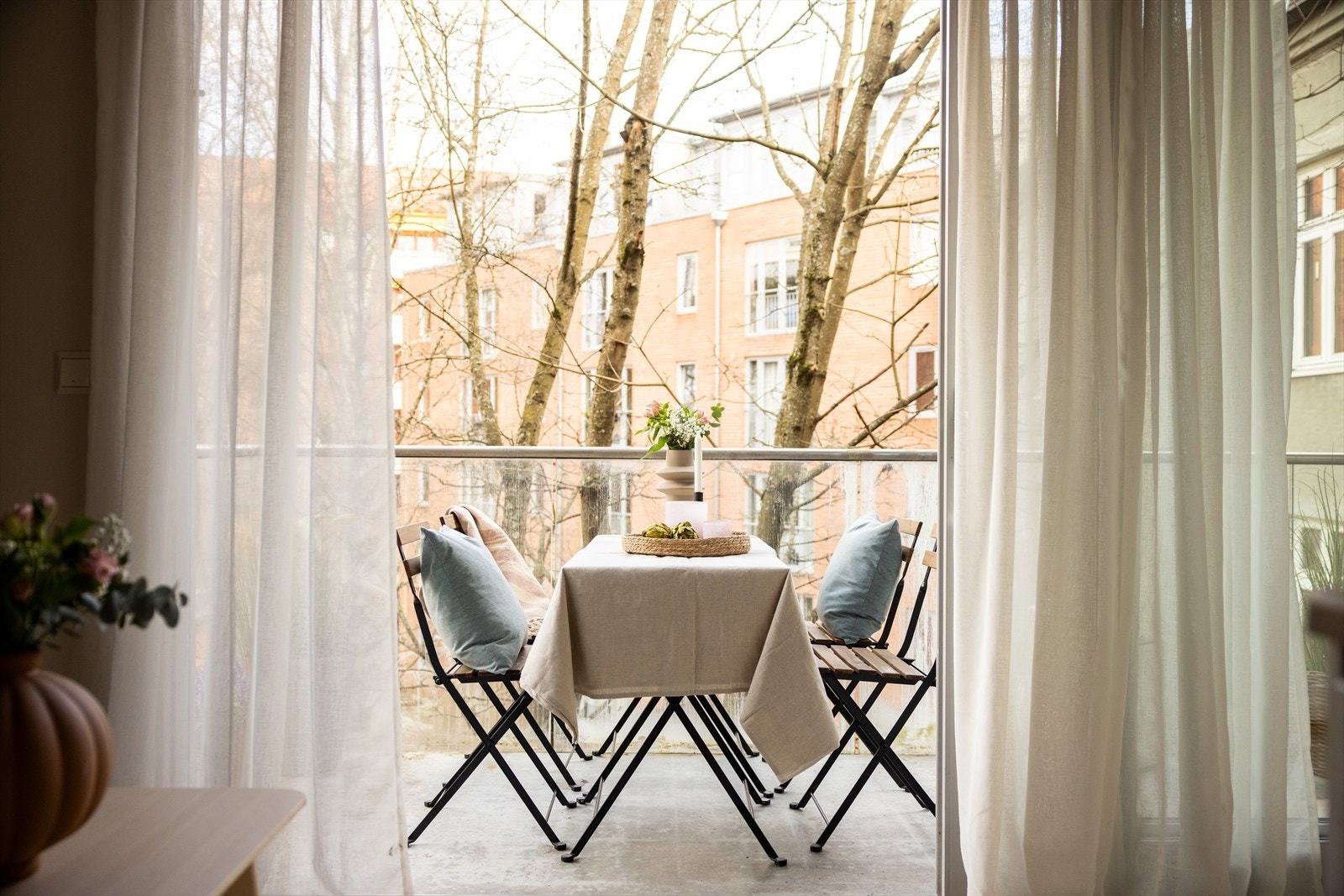 Dette er en lekker og moderne 3-roms leilighet i infill-bygg fra 2015. Galleribilde