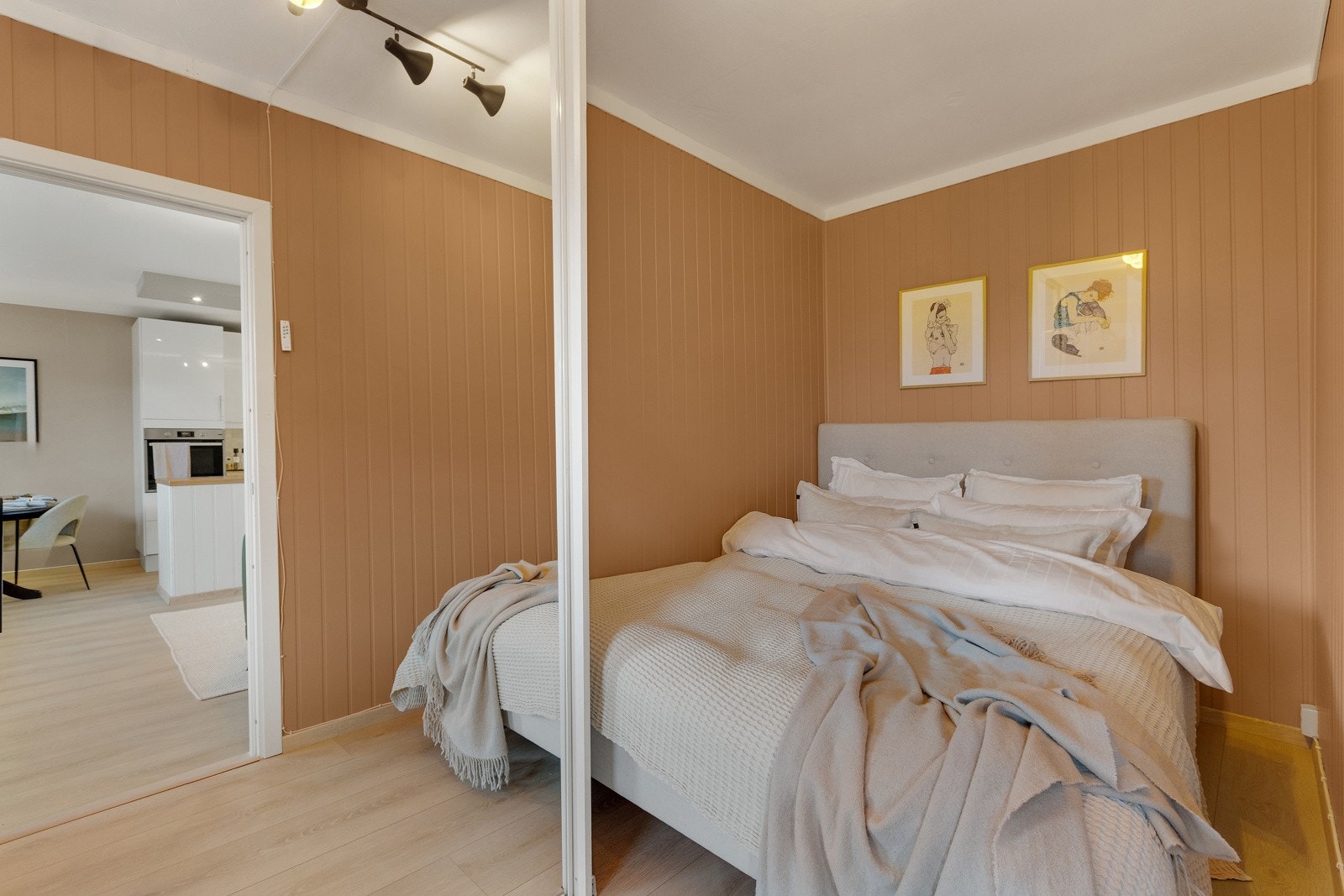 Soverommet ligger rolig til som sikrer en god natts søvn. Galleribilde