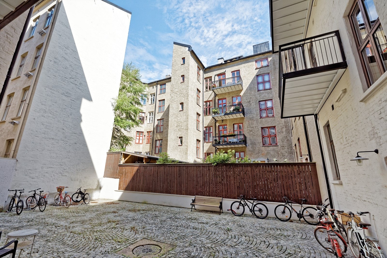 Bakgård Galleribilde