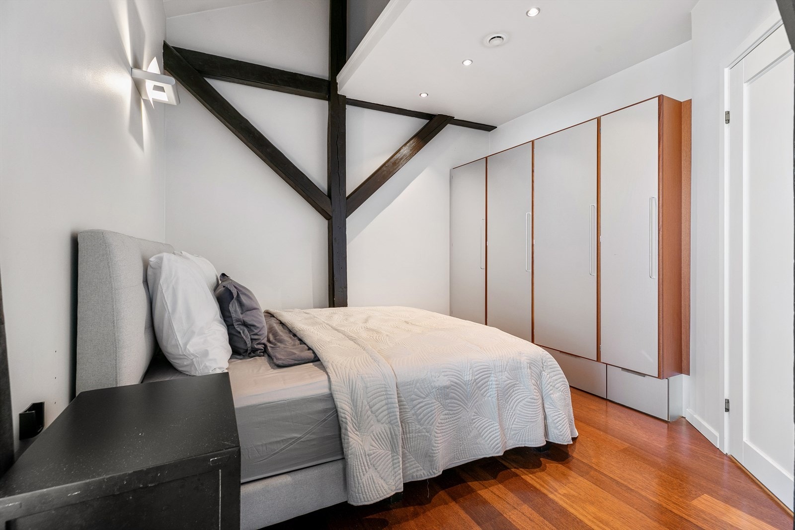 Medfølgende skapplass på hovedsoverom Galleribilde