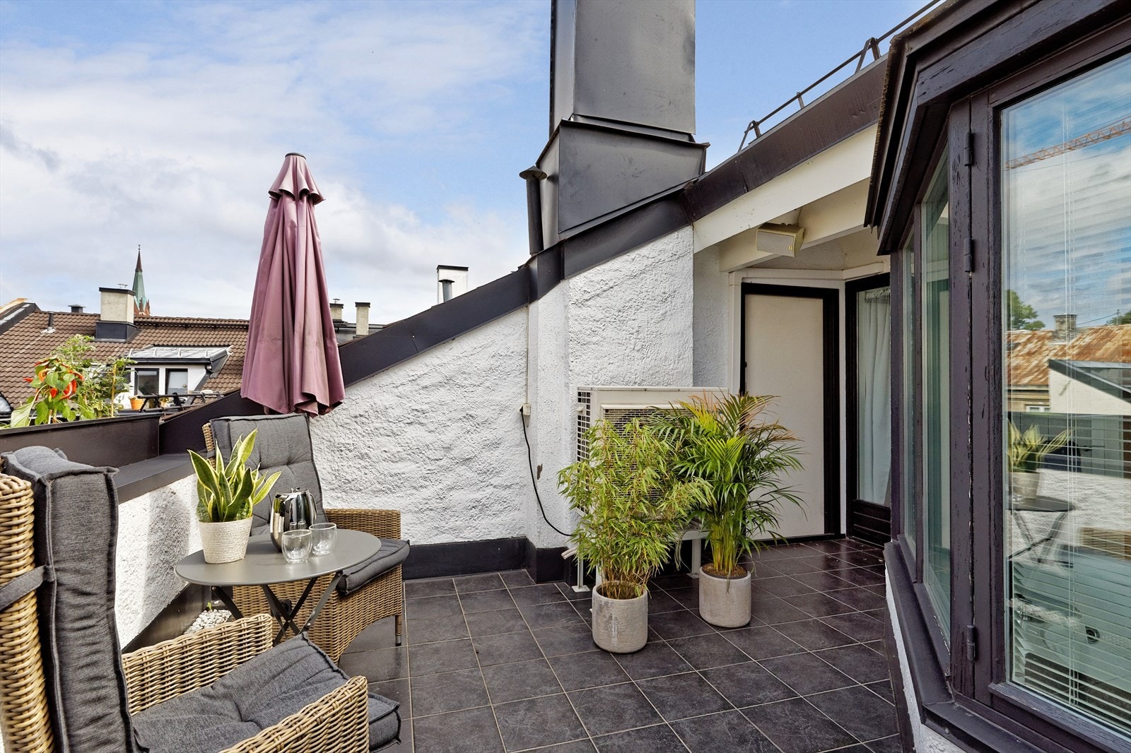 Stor, privat terrasse på ca. 15 kvm. Galleribilde