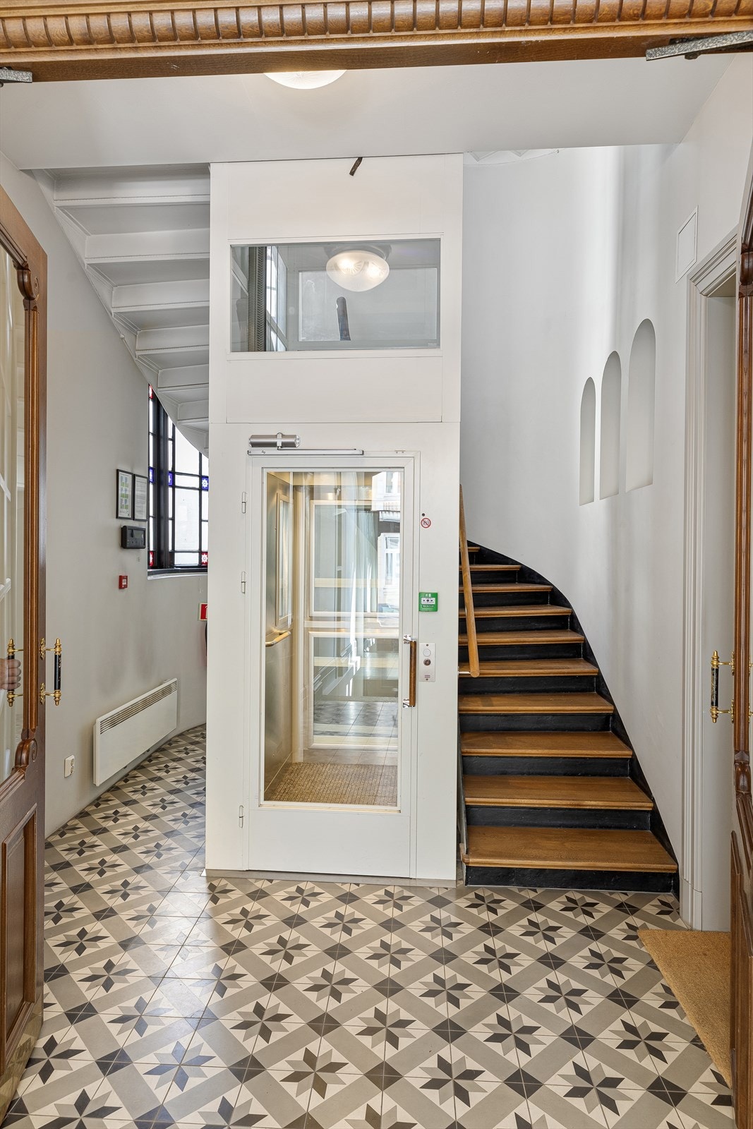 Fin glassheis som tar deg til toppetasjen Galleribilde