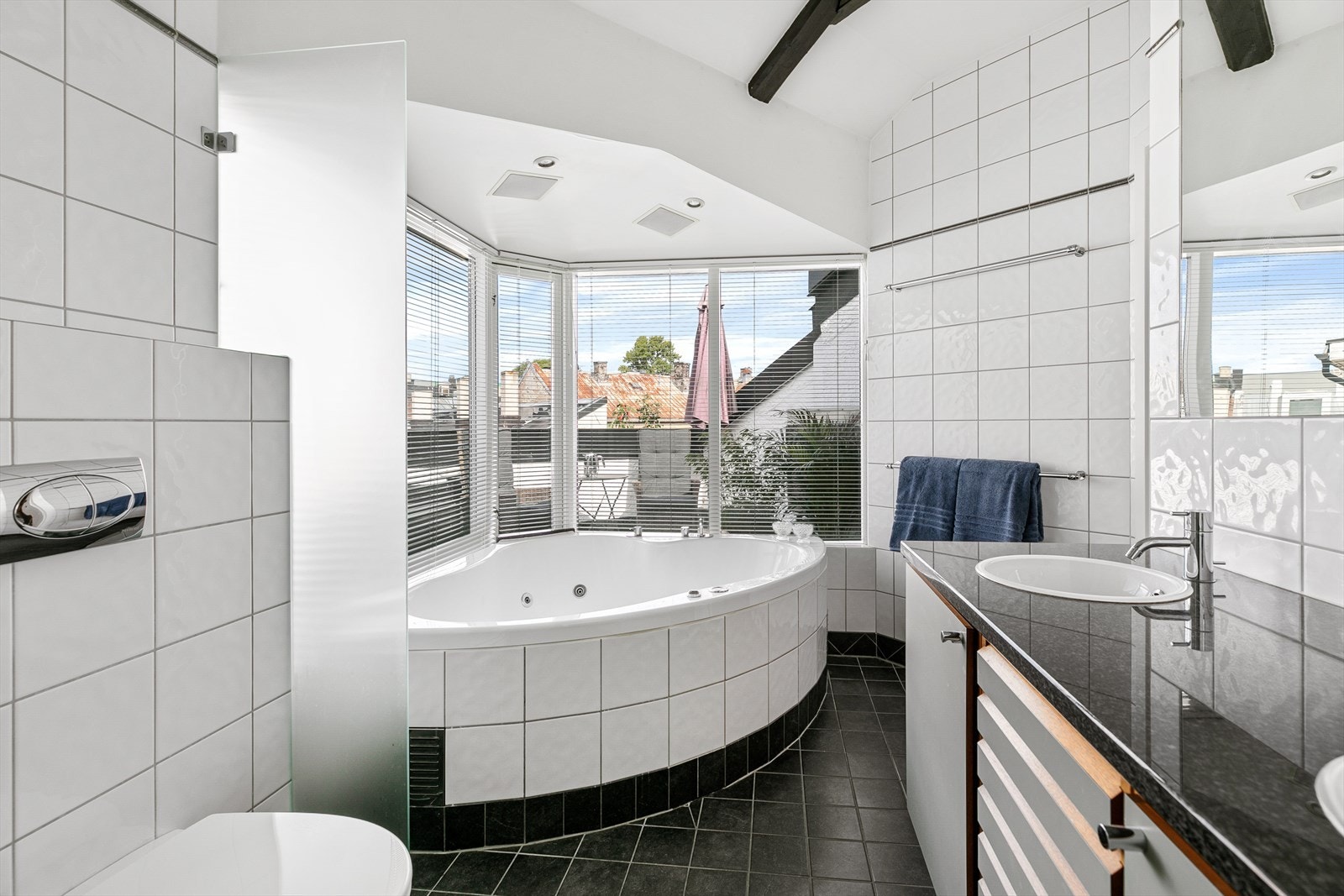 Servant med stenbenkeplate Galleribilde