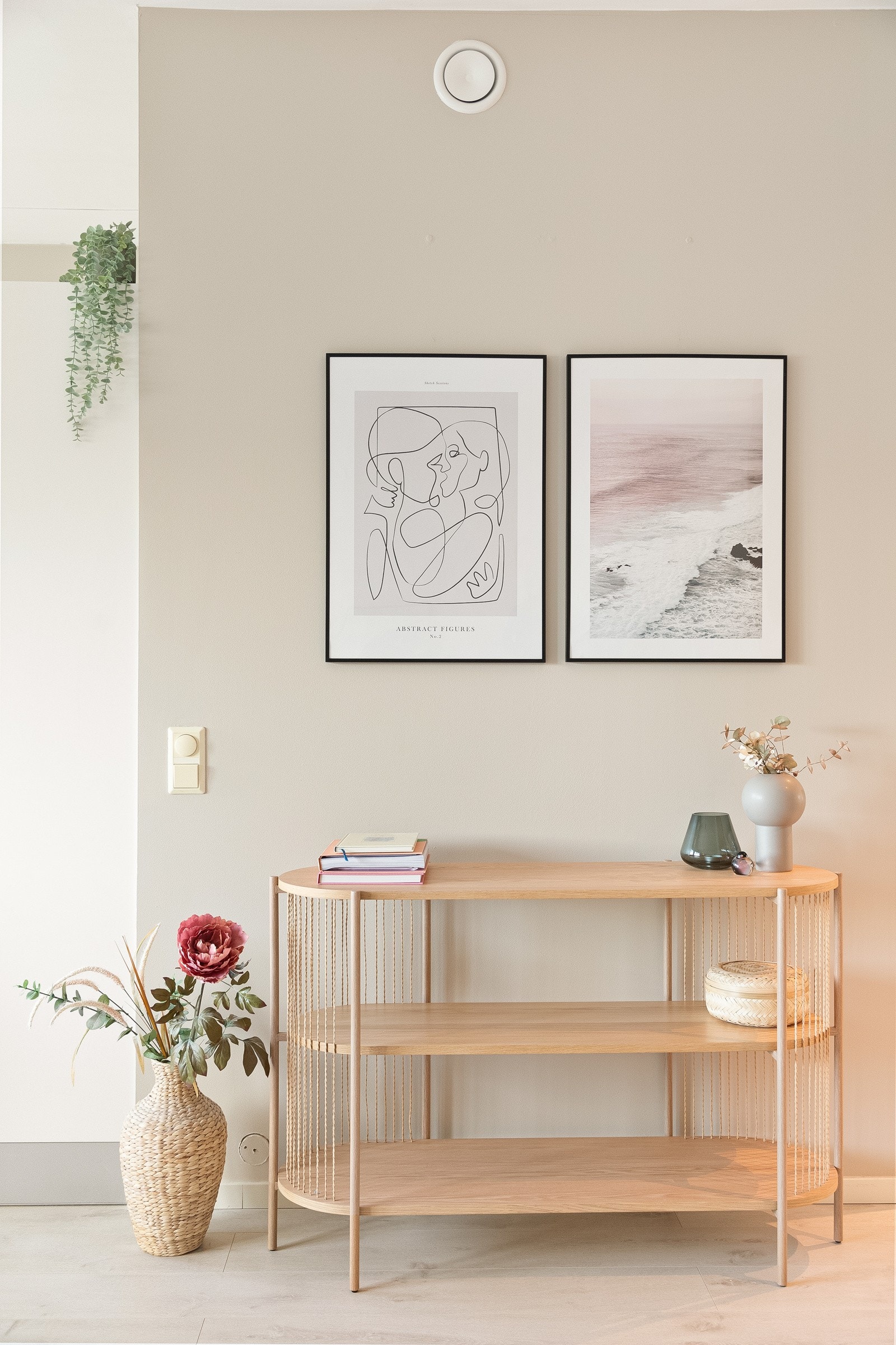 Leiligheten ble oppgradert i 2022 med malte overflater. Galleribilde