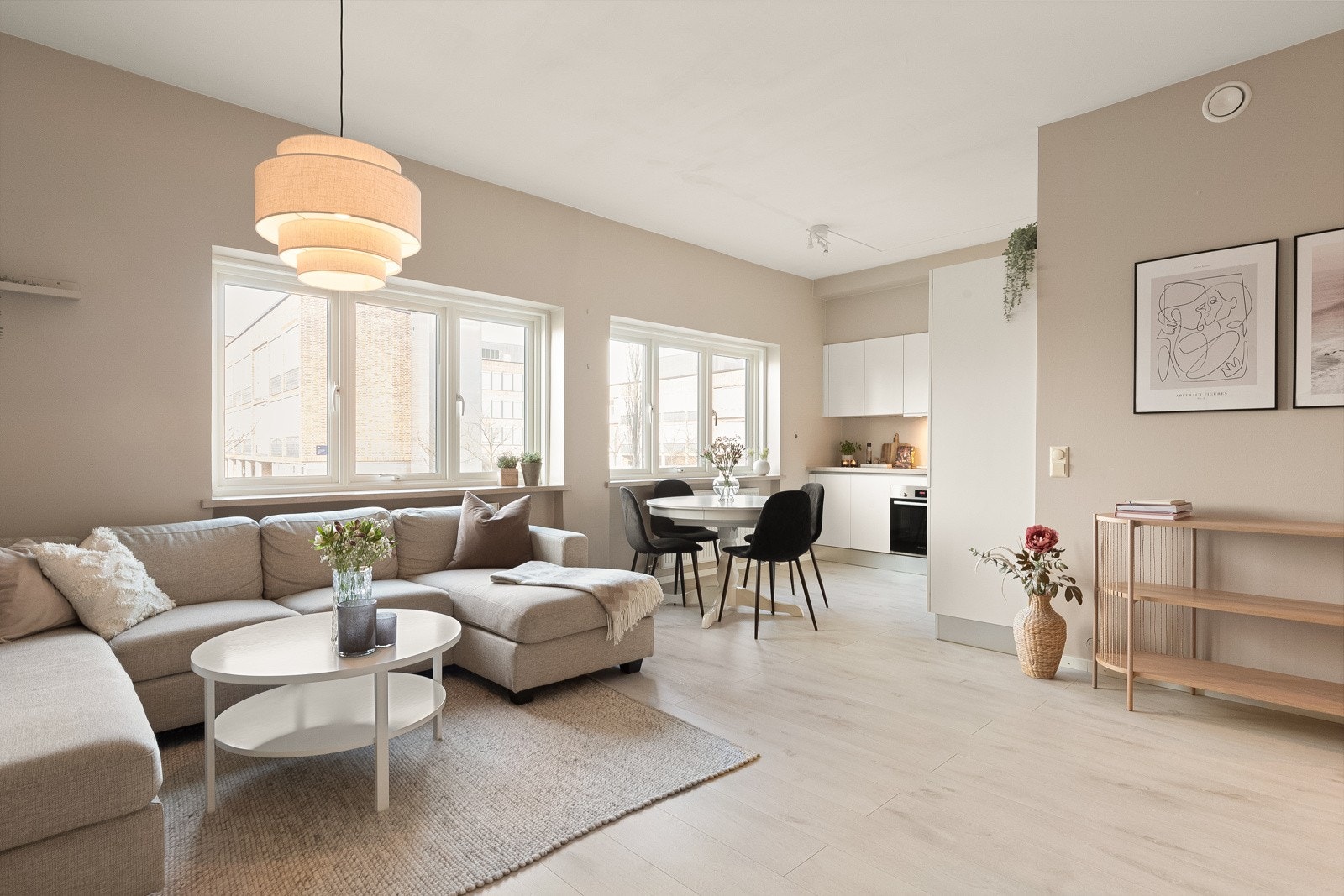 Guro Helle v/PrivatMegleren ønsker velkommen til Carl Jeppesens gate 22! Galleribilde