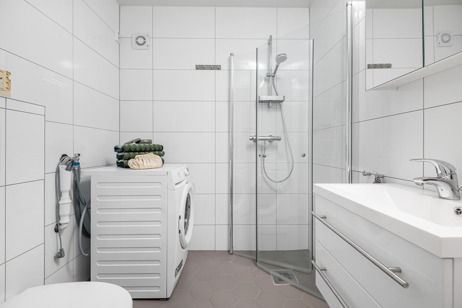 Flislagt bad/wc med varmekabler i gulv. Galleribilde