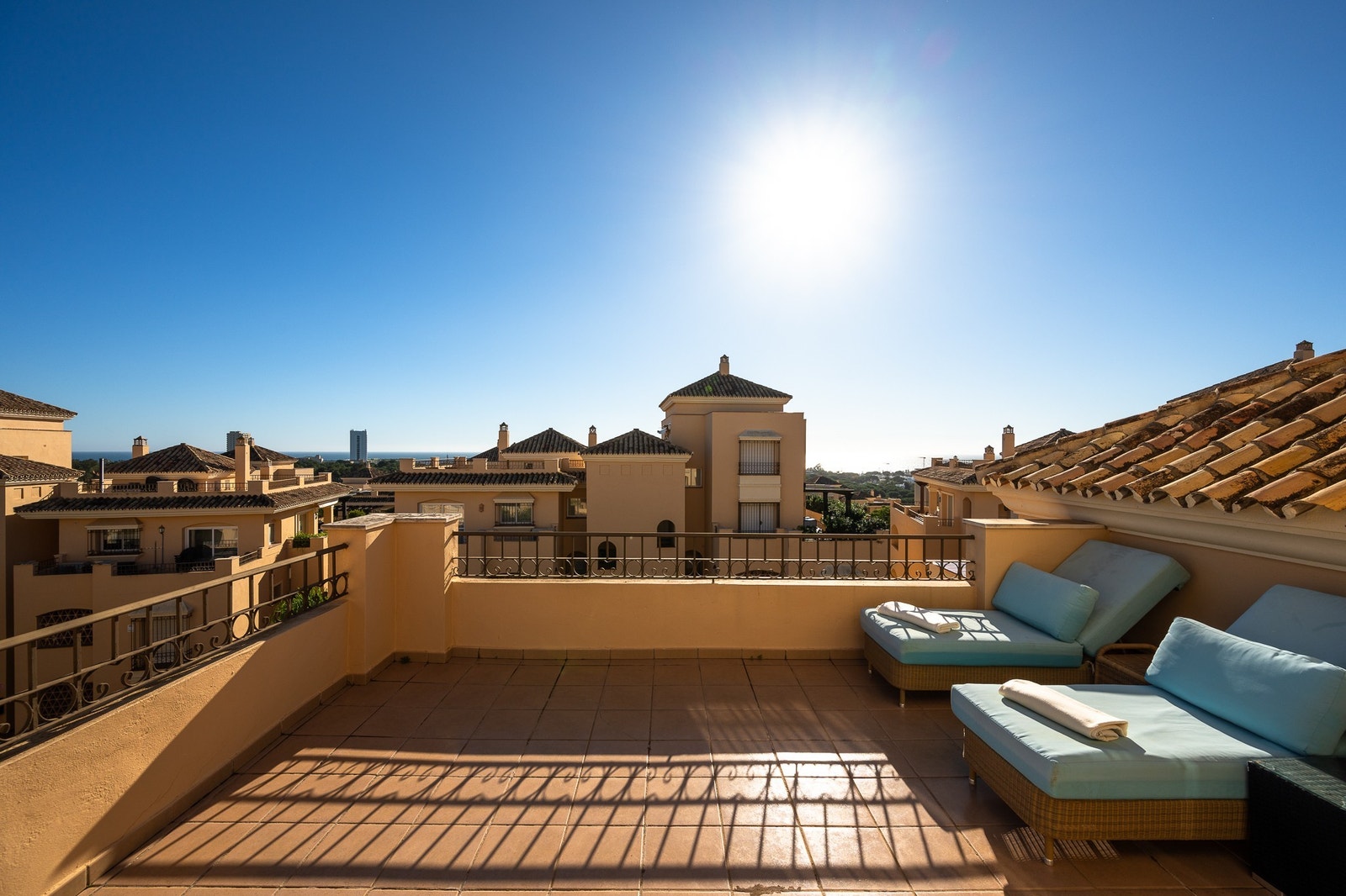 Nydelig takterrasse med 360 graders utsikt Galleribilde