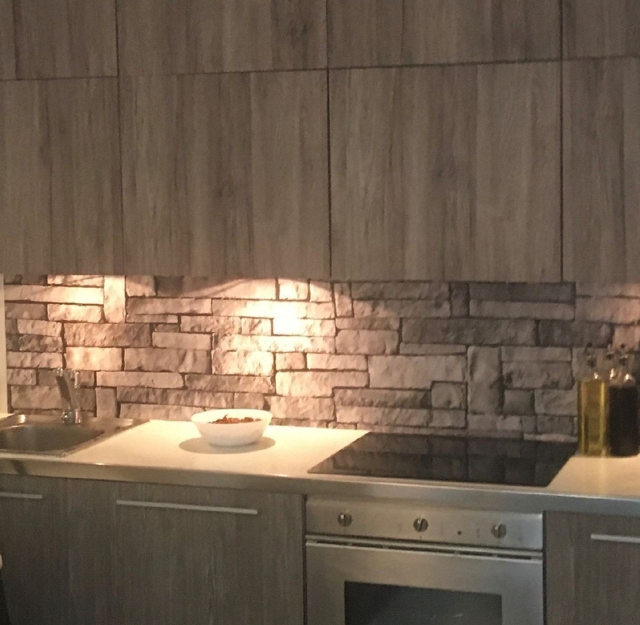 Pent kjøkken med integrerte hvitevarer Galleribilde