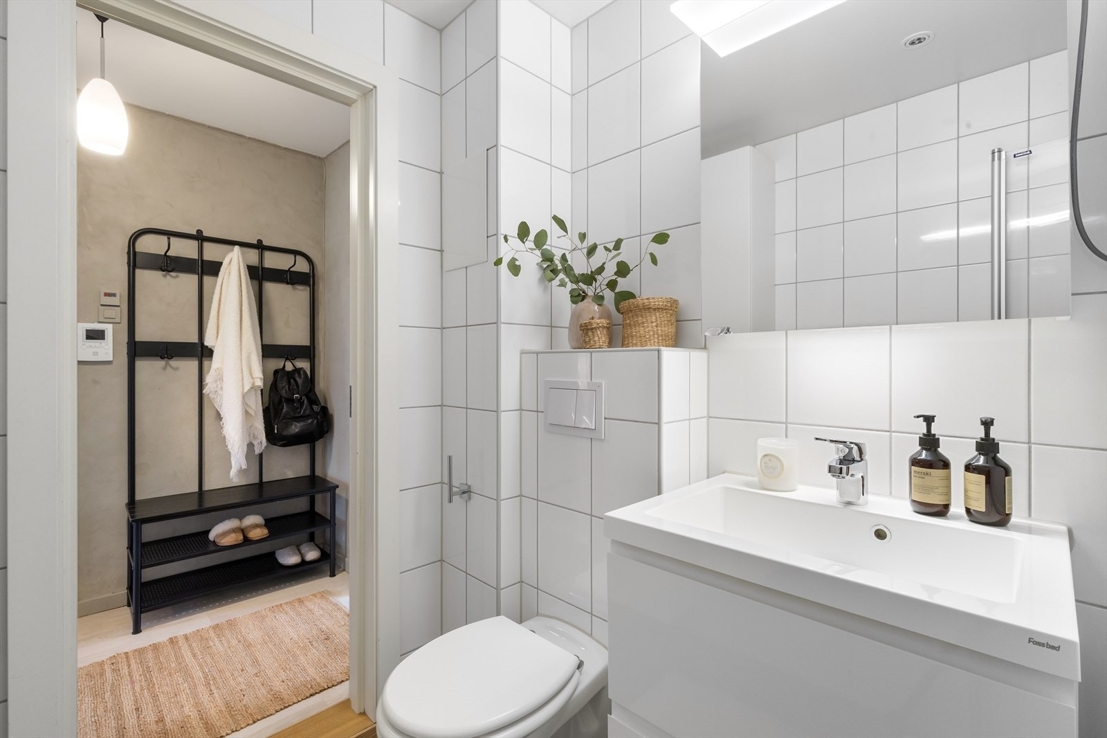 Badet ble pusset opp i regi borettslaget i 2016 med nye vann- og avløpsrør. Opplegg for vaskemaskin og tørketrommel. Galleribilde