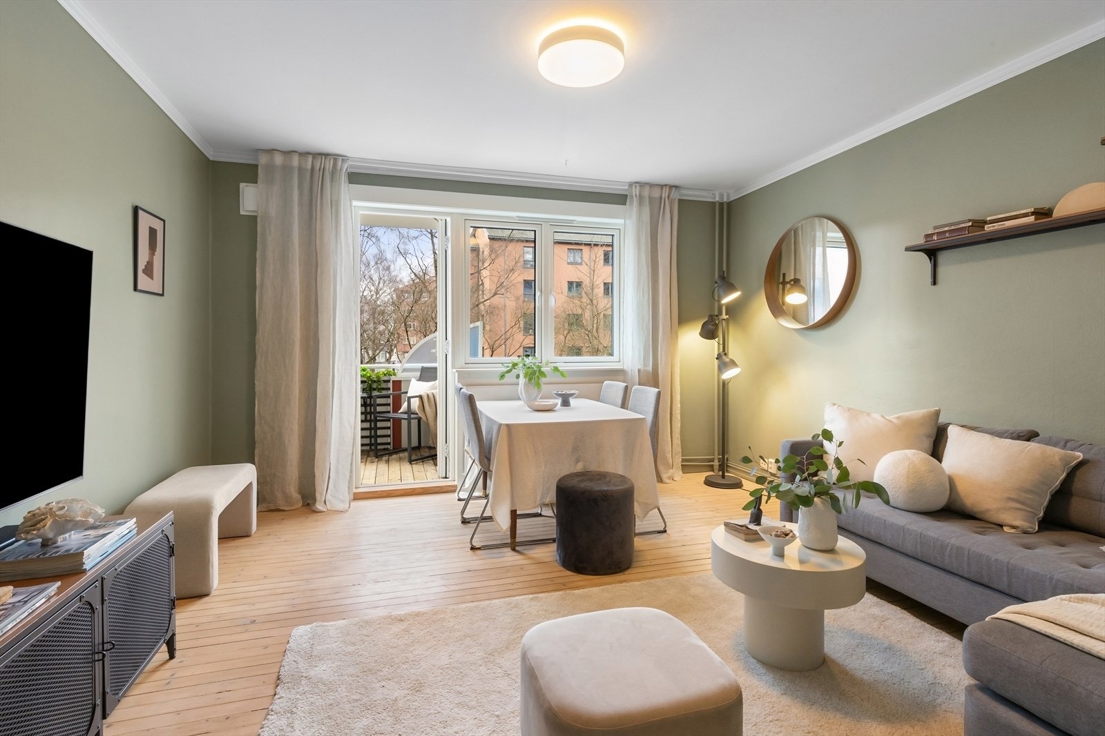 Gjennomgående og romslig 2-roms med vestvendt balkong. Galleribilde