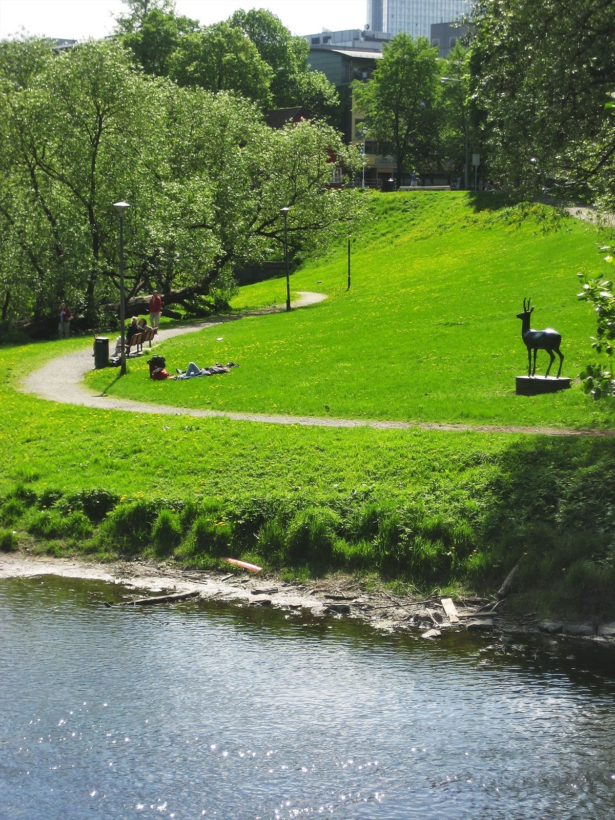 Akerselva er like ved med fine turstier ned til sentrum eller opp til Frysja og Maridalsvannet. Galleribilde
