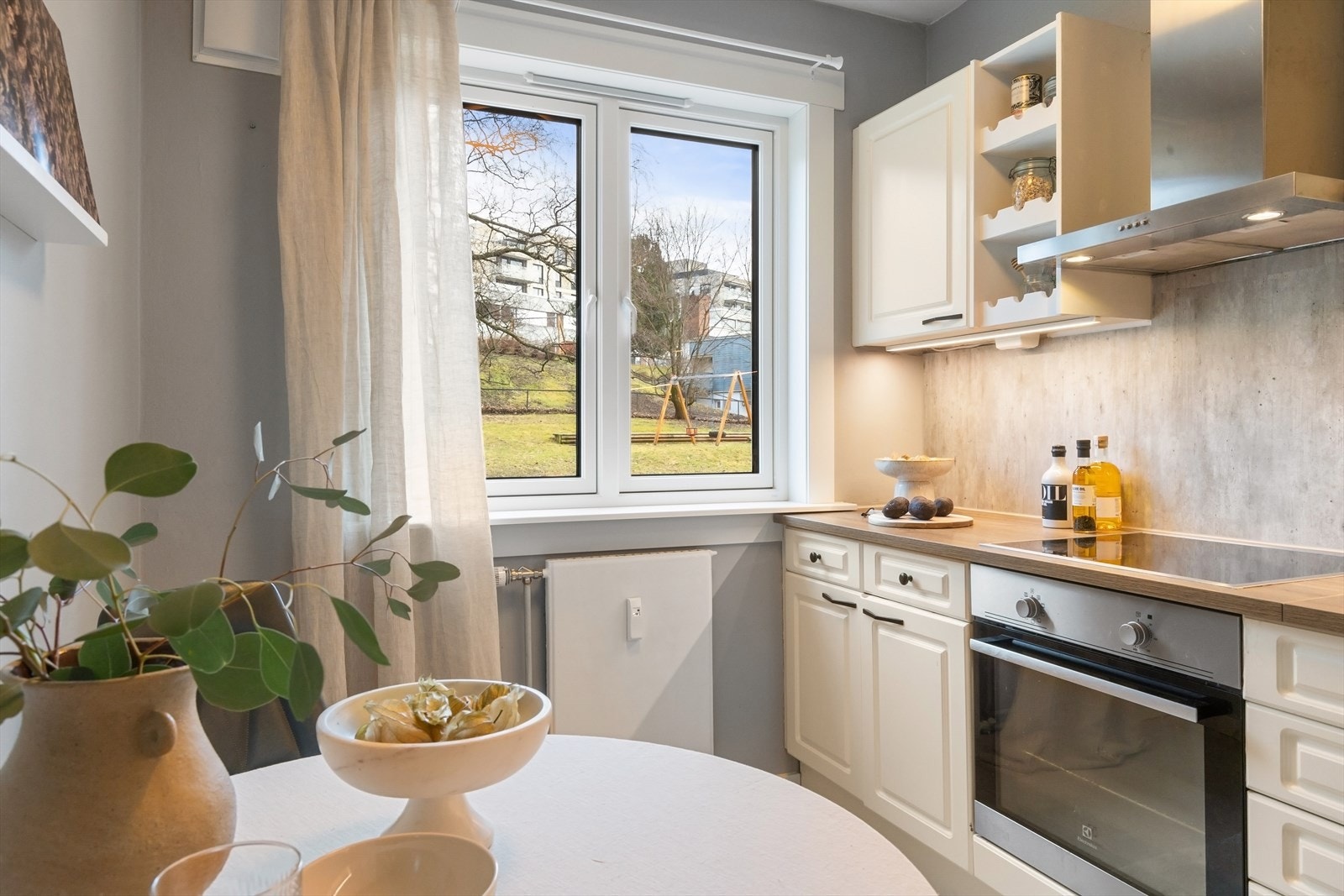 Utsyn til grønne fellesarealer. Galleribilde