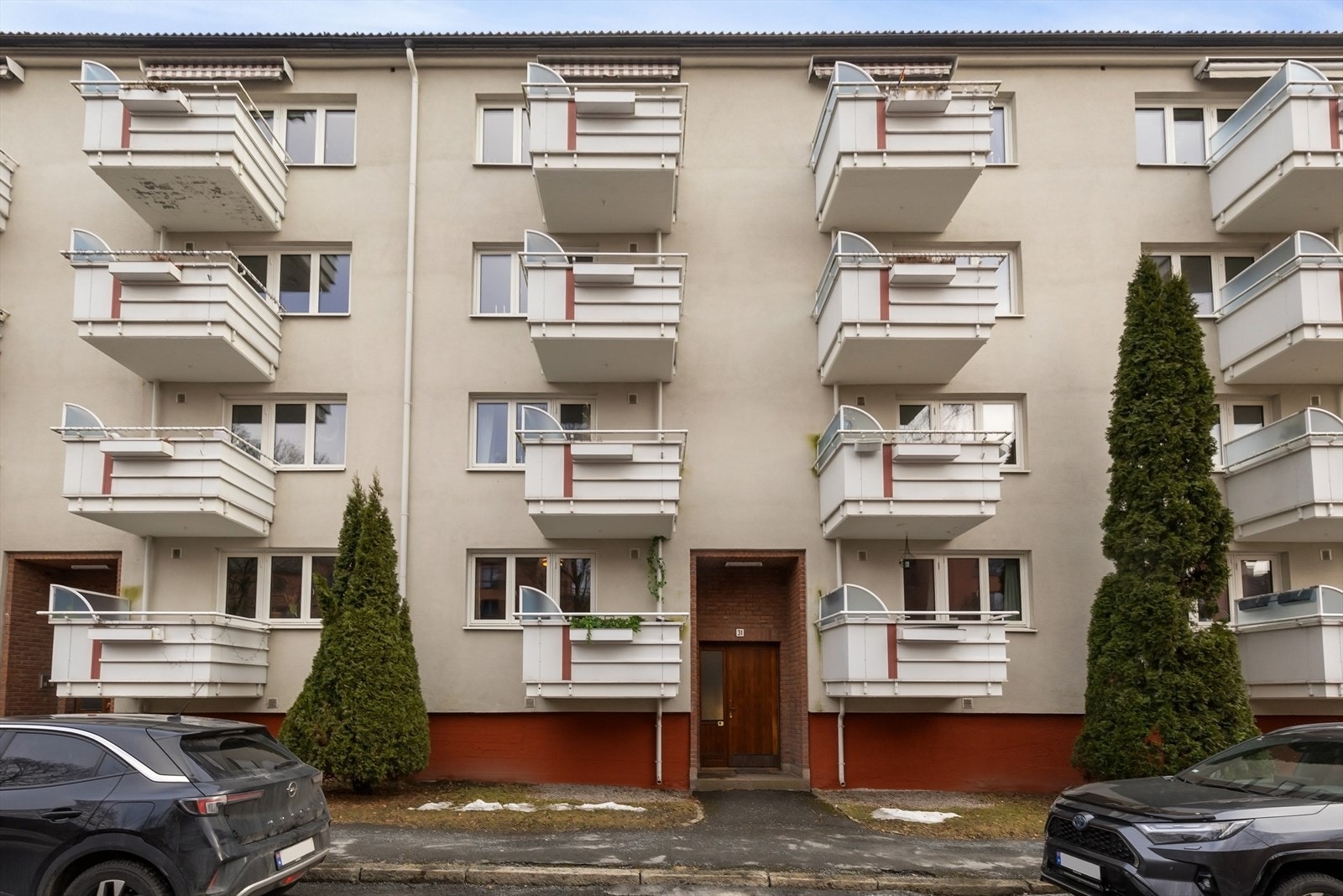 Leiligheten oppleves skjermet og ligger i meget høy 1. etasje. Galleribilde