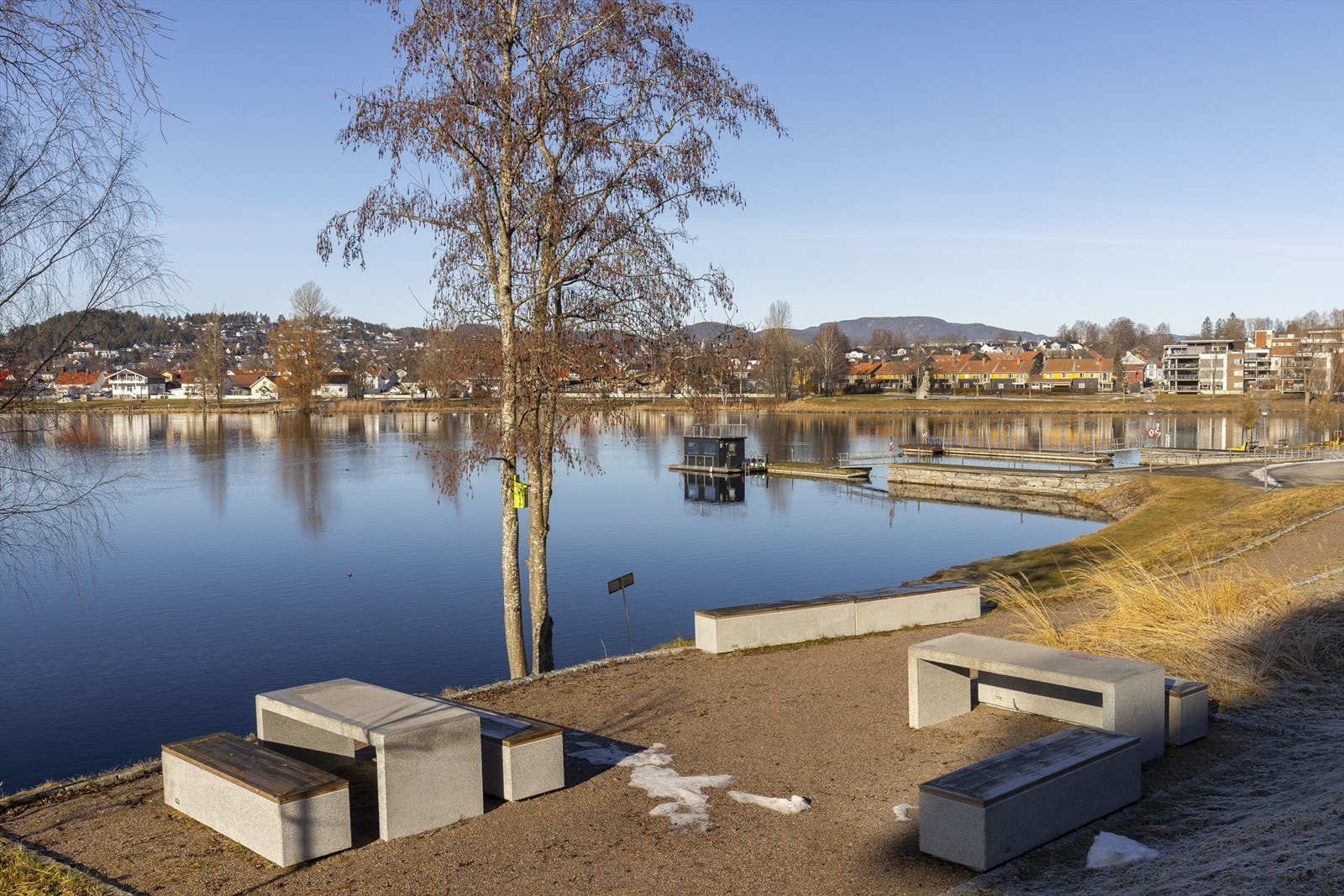 Fine uteområder på Klosterøya. Her kan du bade og leie deg badstue. Galleribilde