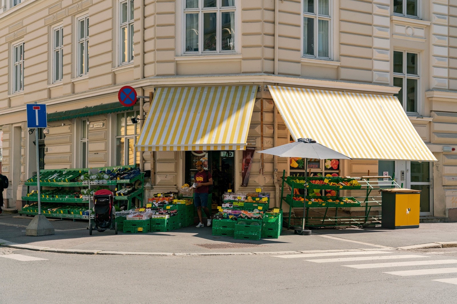 Primo Dagligvare i kysset Huitfeldts gate / Observatoriegata Galleribilde