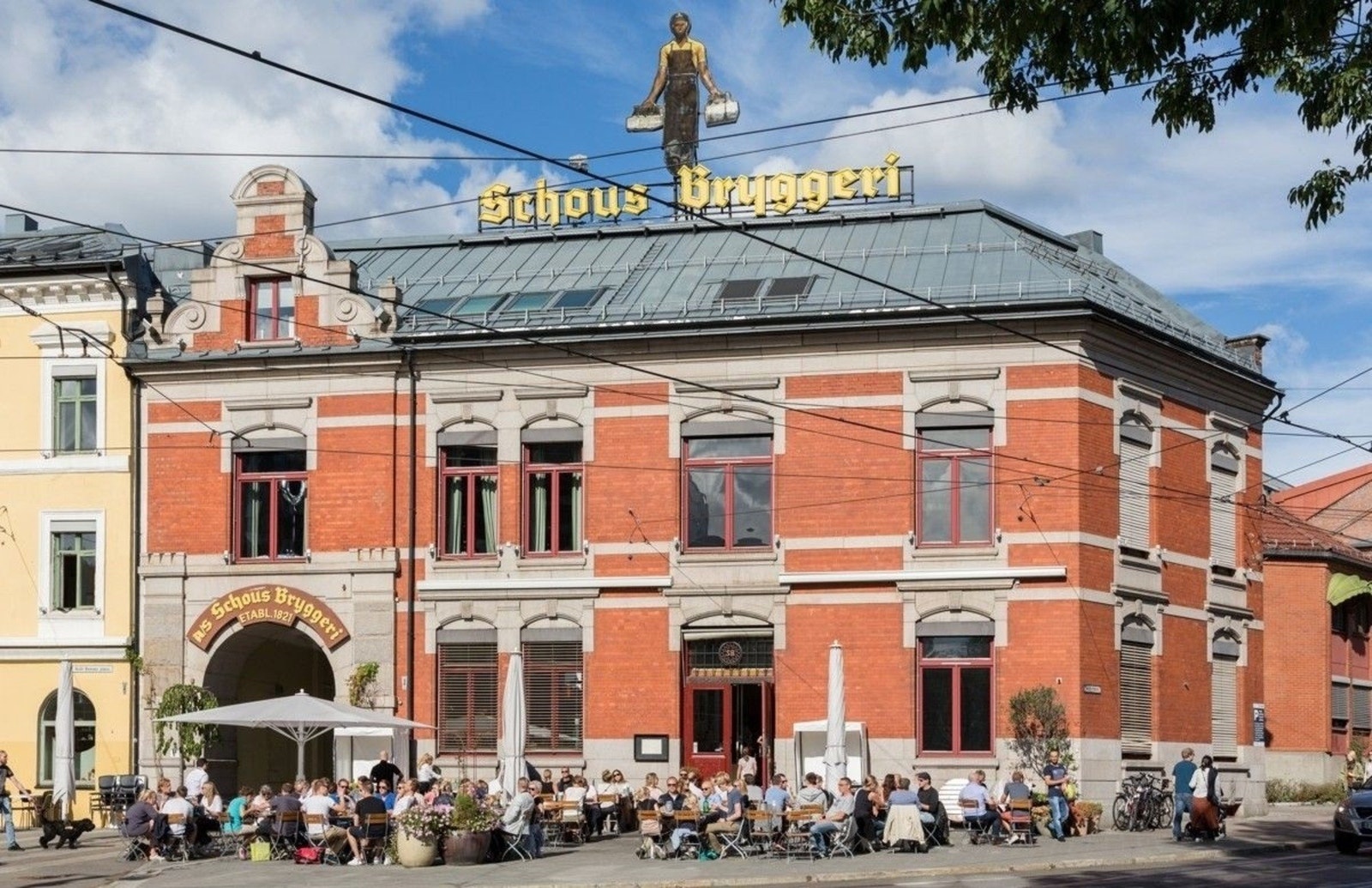 Schous bryggeri er blant mange hyggelig serveringsteder i nærområdet. Galleribilde