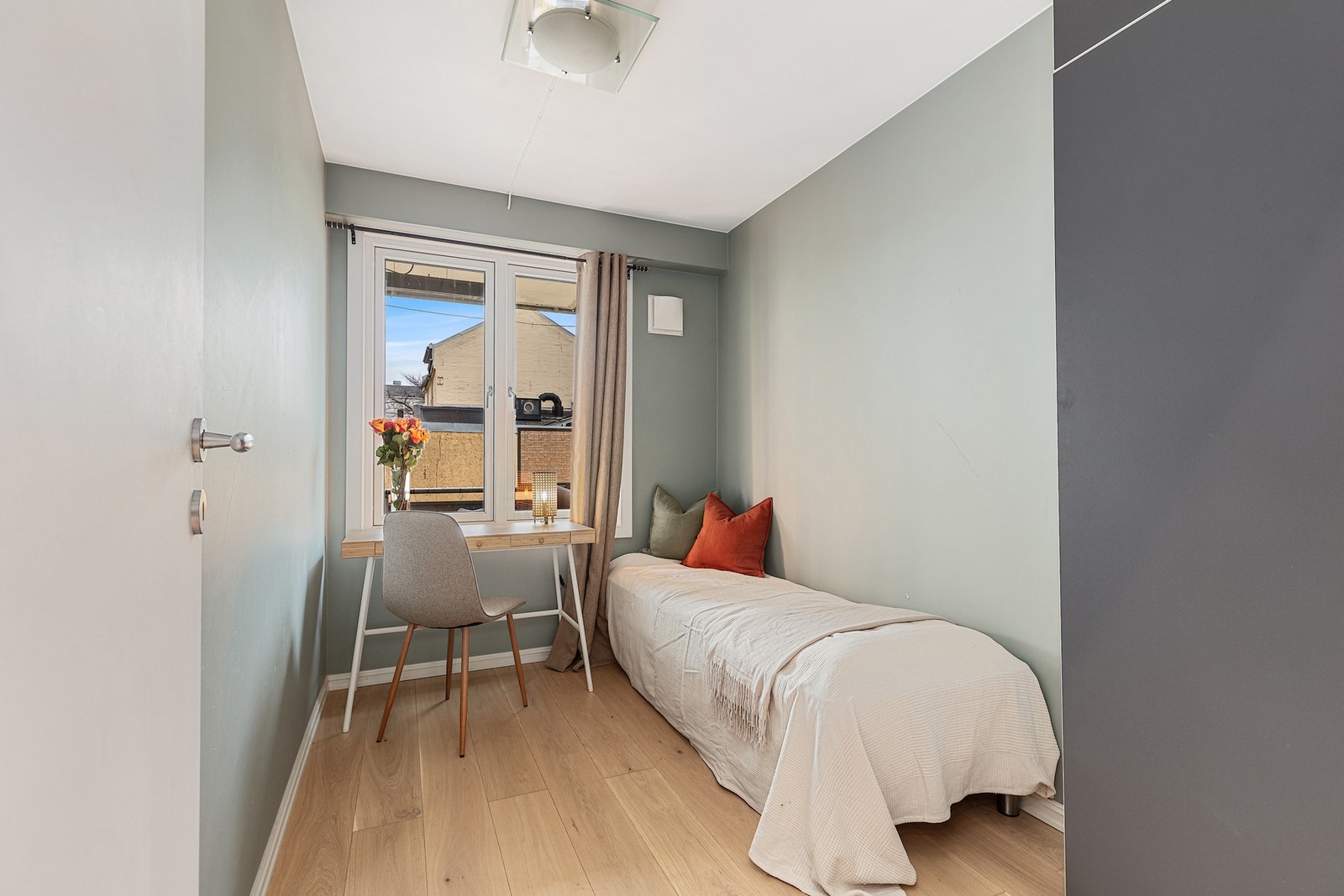 Soverom 2 er perfekt som kontor eller gjestrom. Galleribilde