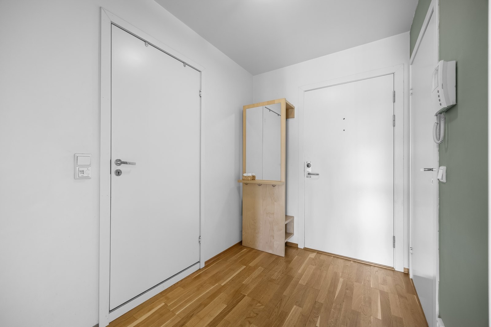 Velkommen inn i lys og hyggelig entré! Galleribilde