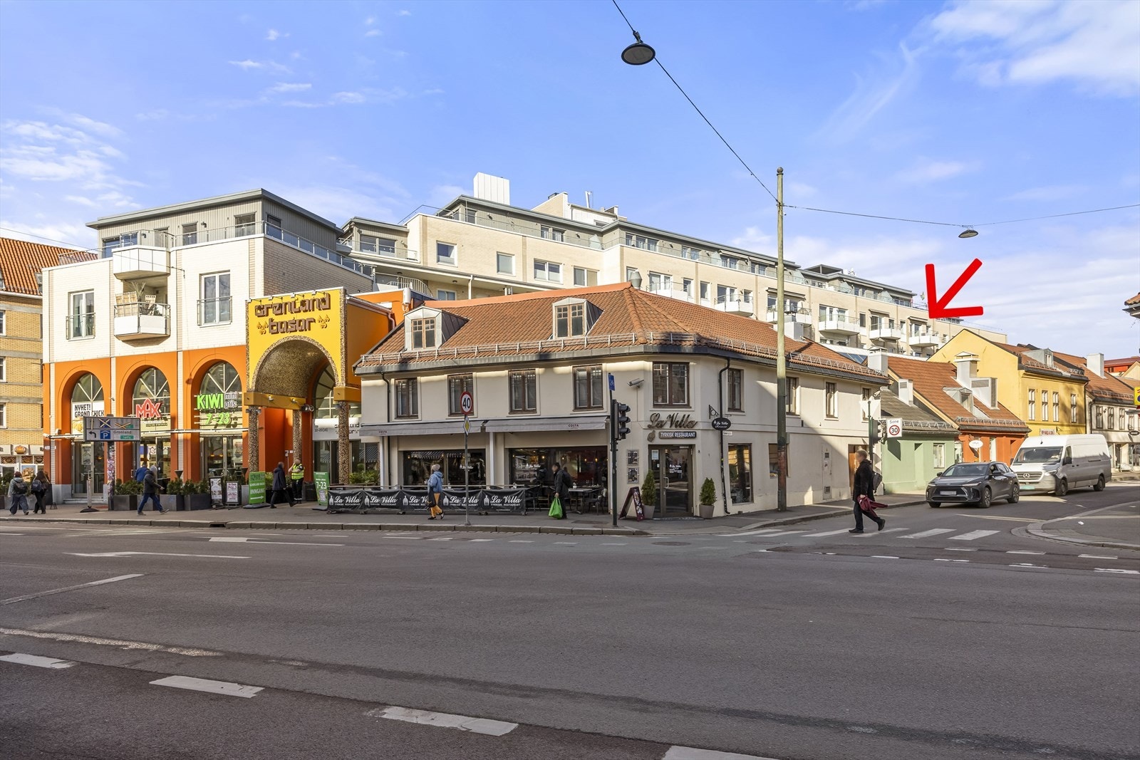 Fasade andre side, leiligheten er merket med pil Galleribilde