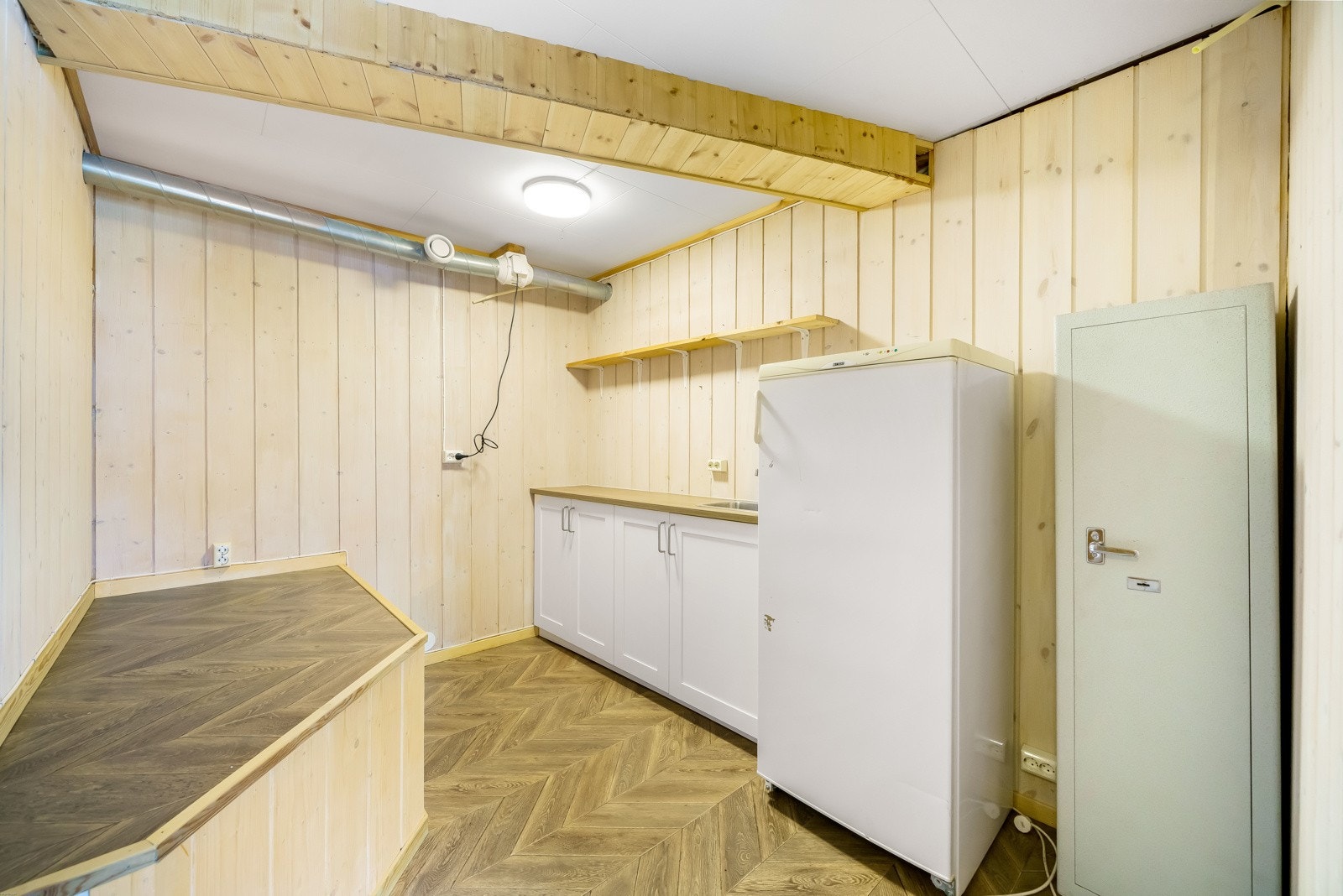 Bodrom i underetasje. Galleribilde