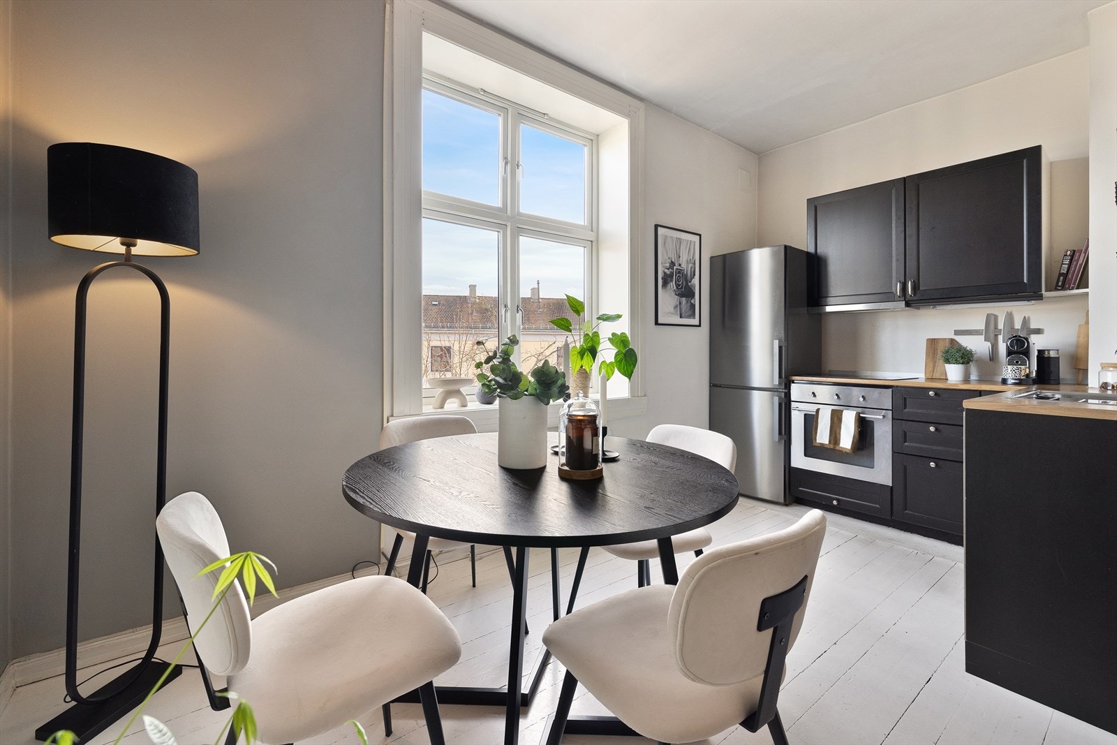 Sentral to-roms leilighet i populær bygård på St. Hanshaugen Galleribilde