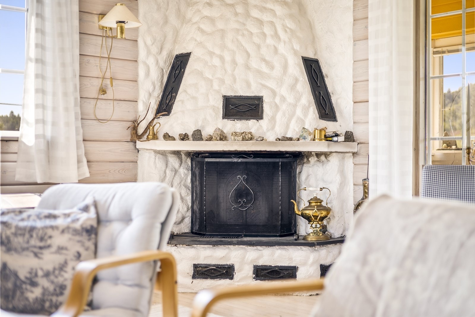 I hjørnet av stuen finner du også en koselig vedovn som gir godt med varme, og bidrar til en herlig atmosfære. Galleribilde