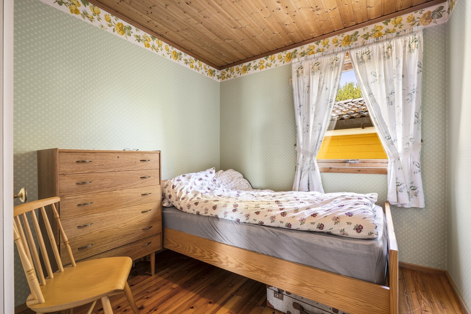 Soverommene er alle av god størrelse og har plass til både stor seng, nattbord og garderobeløsning. Galleribilde