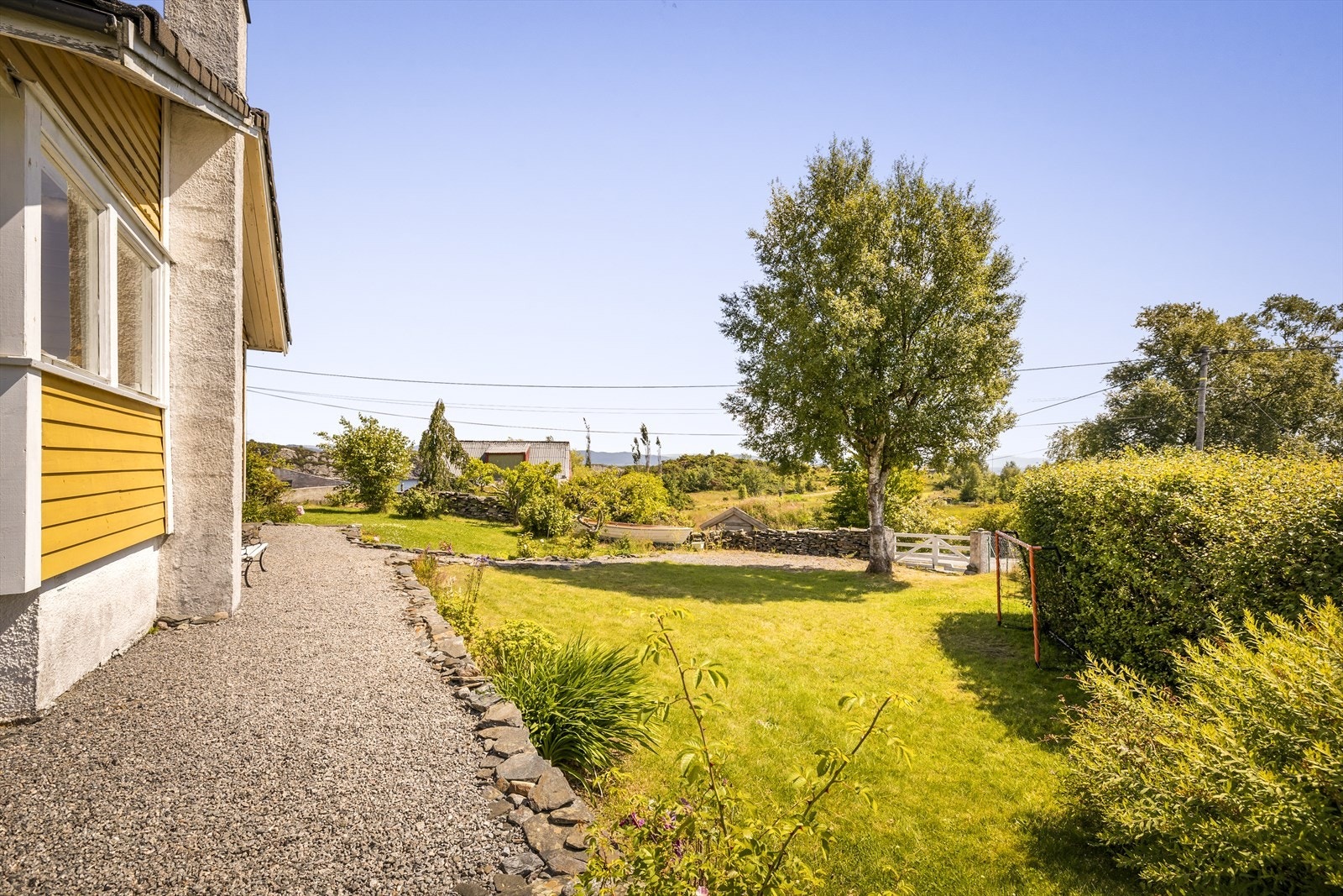 Boligen har også en utebod med plass til ved og oppbevaring. Her er også en isolert del med varmekabler. Galleribilde
