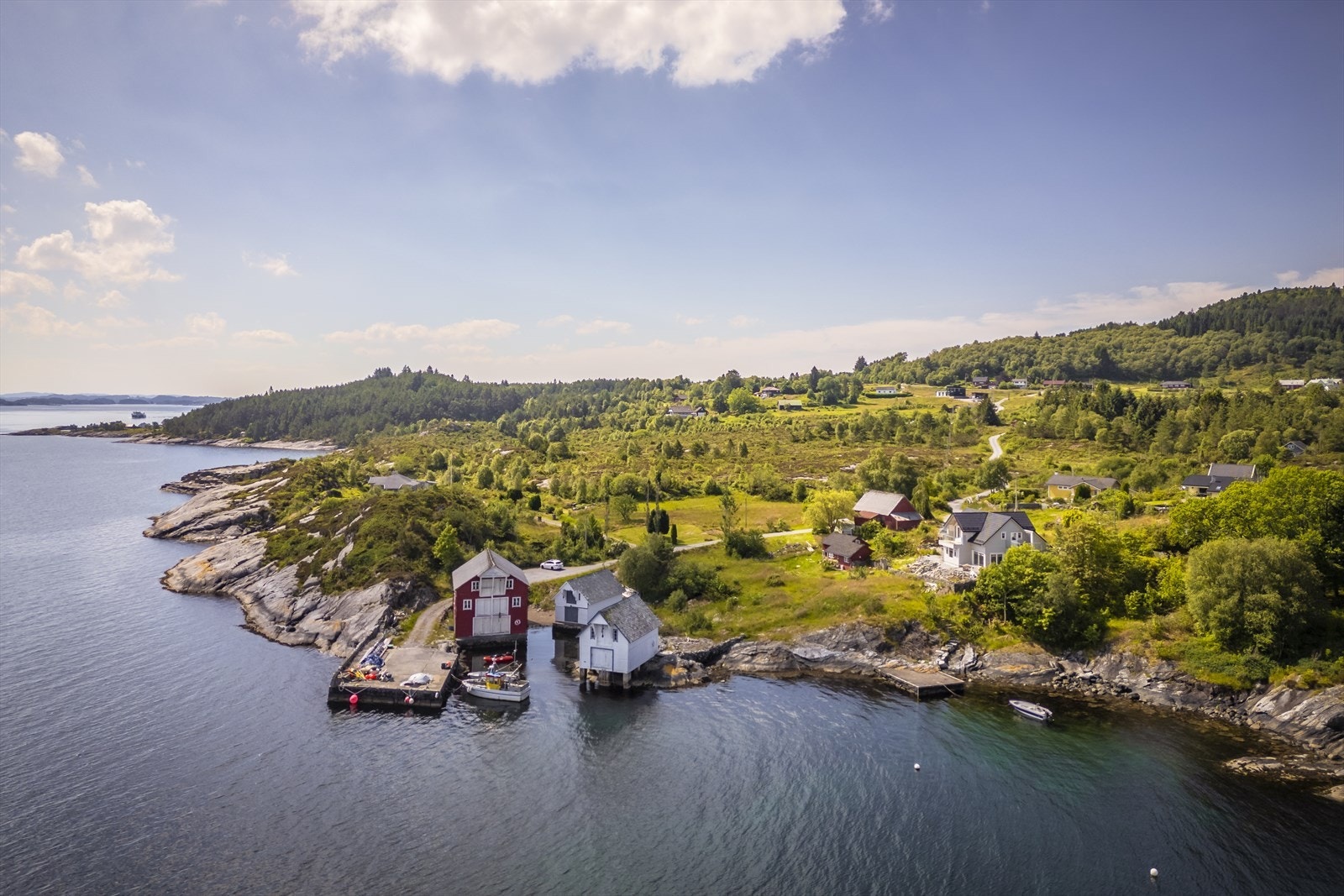 Med tre soverom, stor stue og koselige omgivelser er dette hytten som byr på fantastiske muligheter for hele familien! Galleribilde