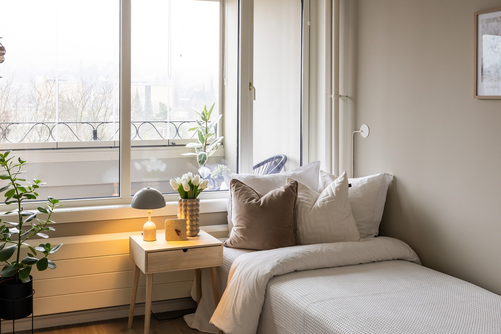 Store vinduer som slipper inn godt med lys Galleribilde