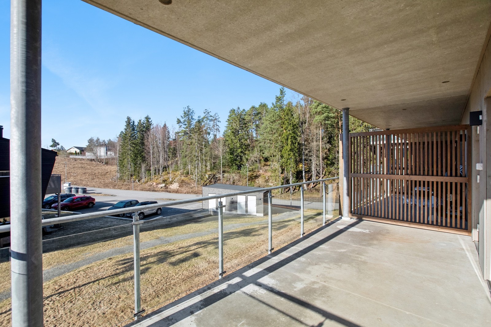 Gode solforhold gjør balkongen til et herlig sted å nyte sommeren. Galleribilde