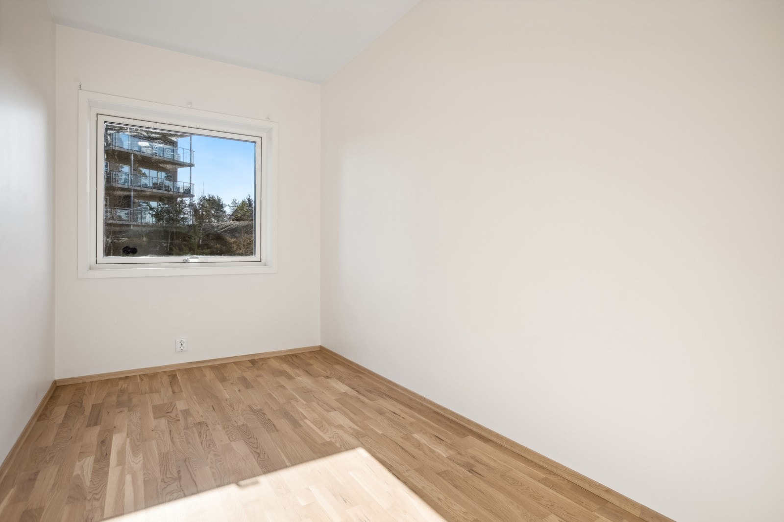 Soverom II passer fint som et barnerom, gjesterom eller et praktisk hjemmekontor. Galleribilde