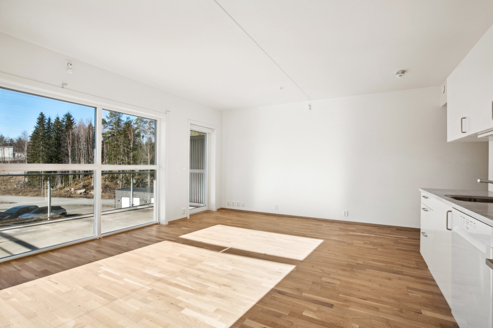 Stue med gode møbleringsmuligheter. Galleribilde