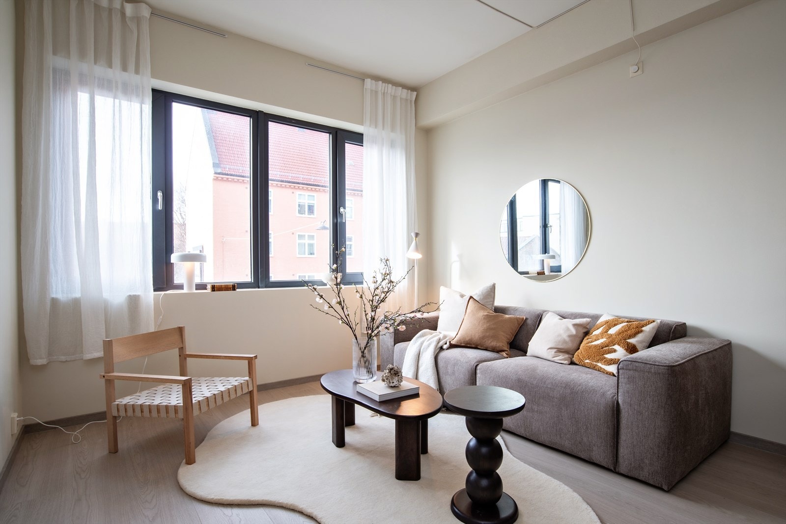 God plass til stor sofagruppe Galleribilde