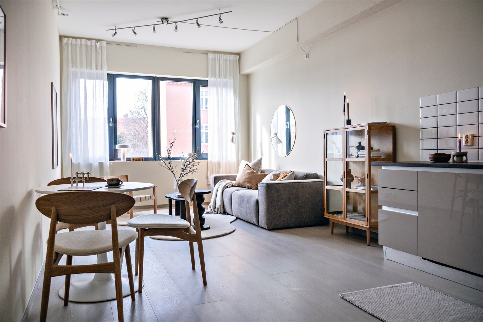 Velkommen til denne lekre, romslige 2-roms leiligheten Galleribilde