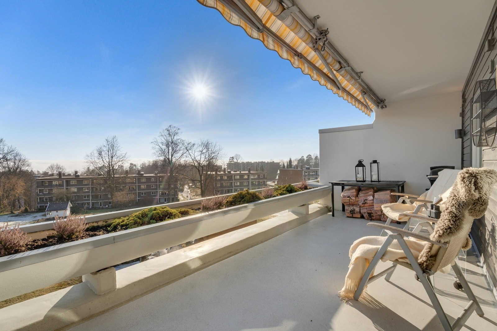 Et yndet sted å nyte sol og utsikten Galleribilde