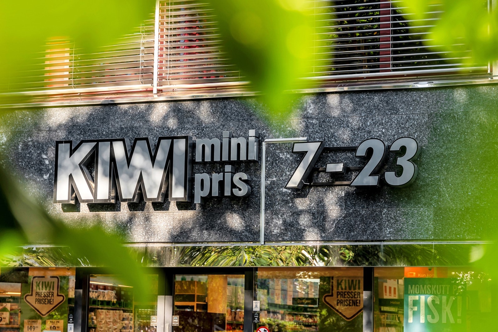 Kort spasertur til dagligvare Galleribilde