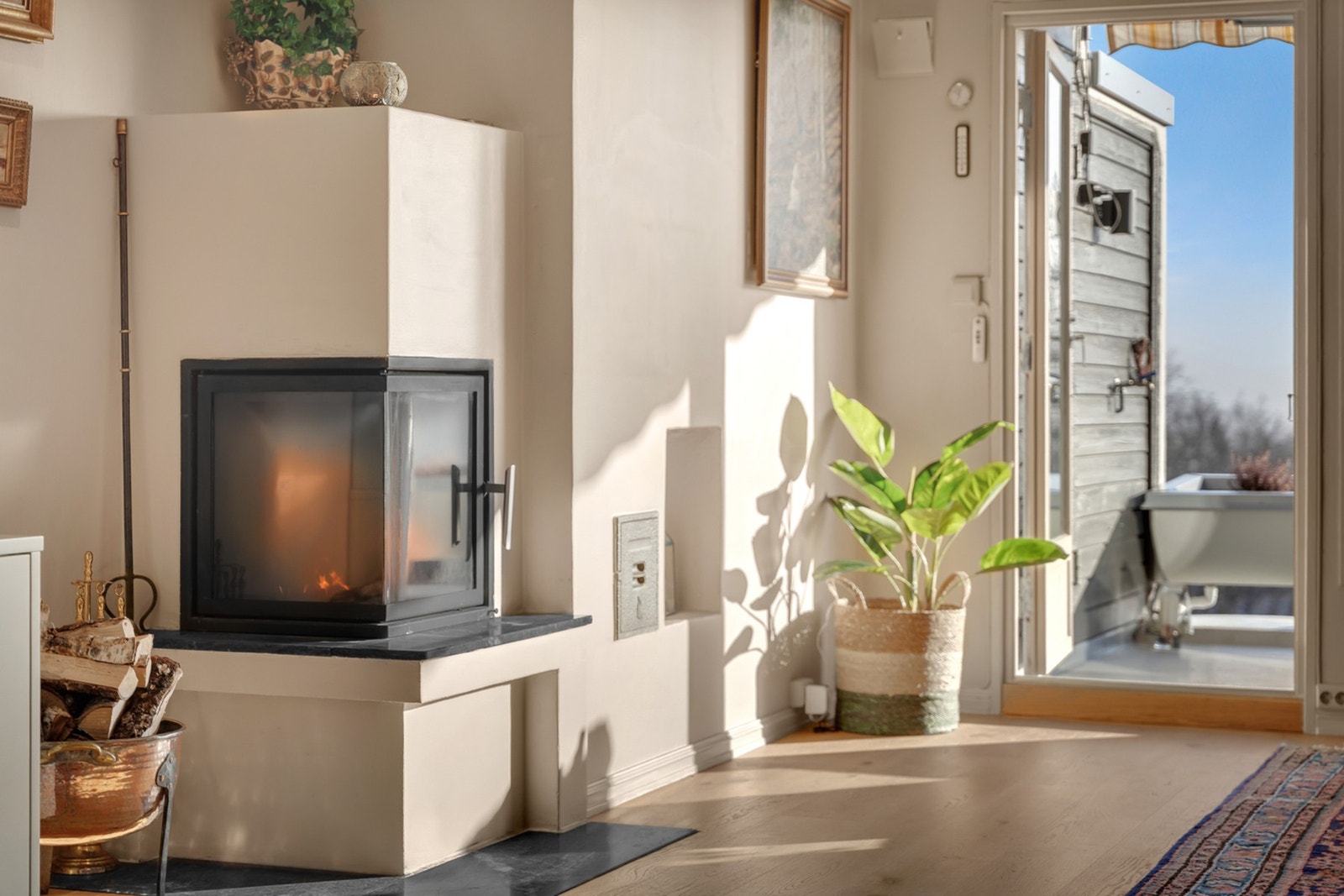 Peis som varmer og gir hygge på kalde mørke kvelder Galleribilde