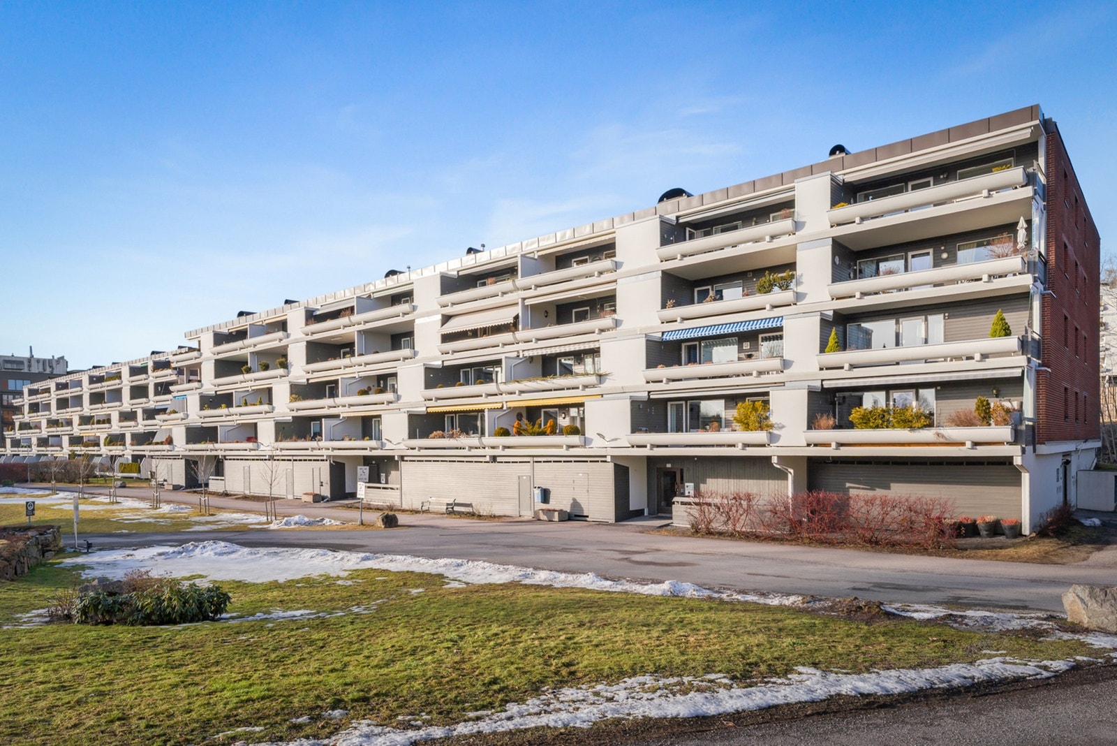 Fasaden bader i sollys Galleribilde