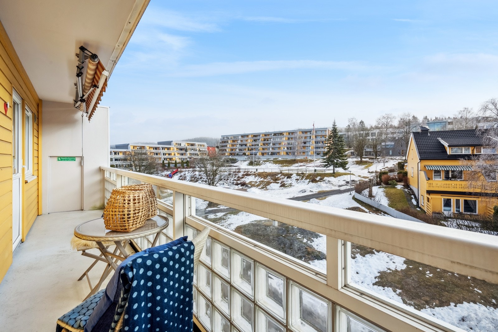 Fra kjøkkenet er det utgang til sydøstvendt balkong på 8m² Galleribilde