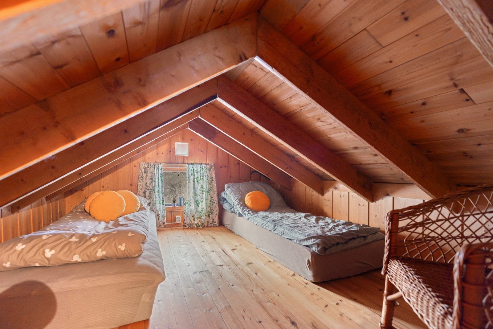 Hemsen er koselig innredet og har god sengeplass Galleribilde