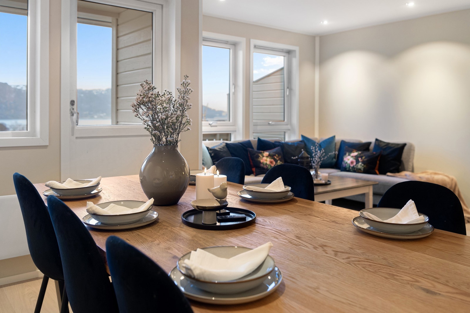 Verandadører og vinduer i hele boligen er nylig byttet i regi av borettslaget (etter foto ble tatt). Galleribilde