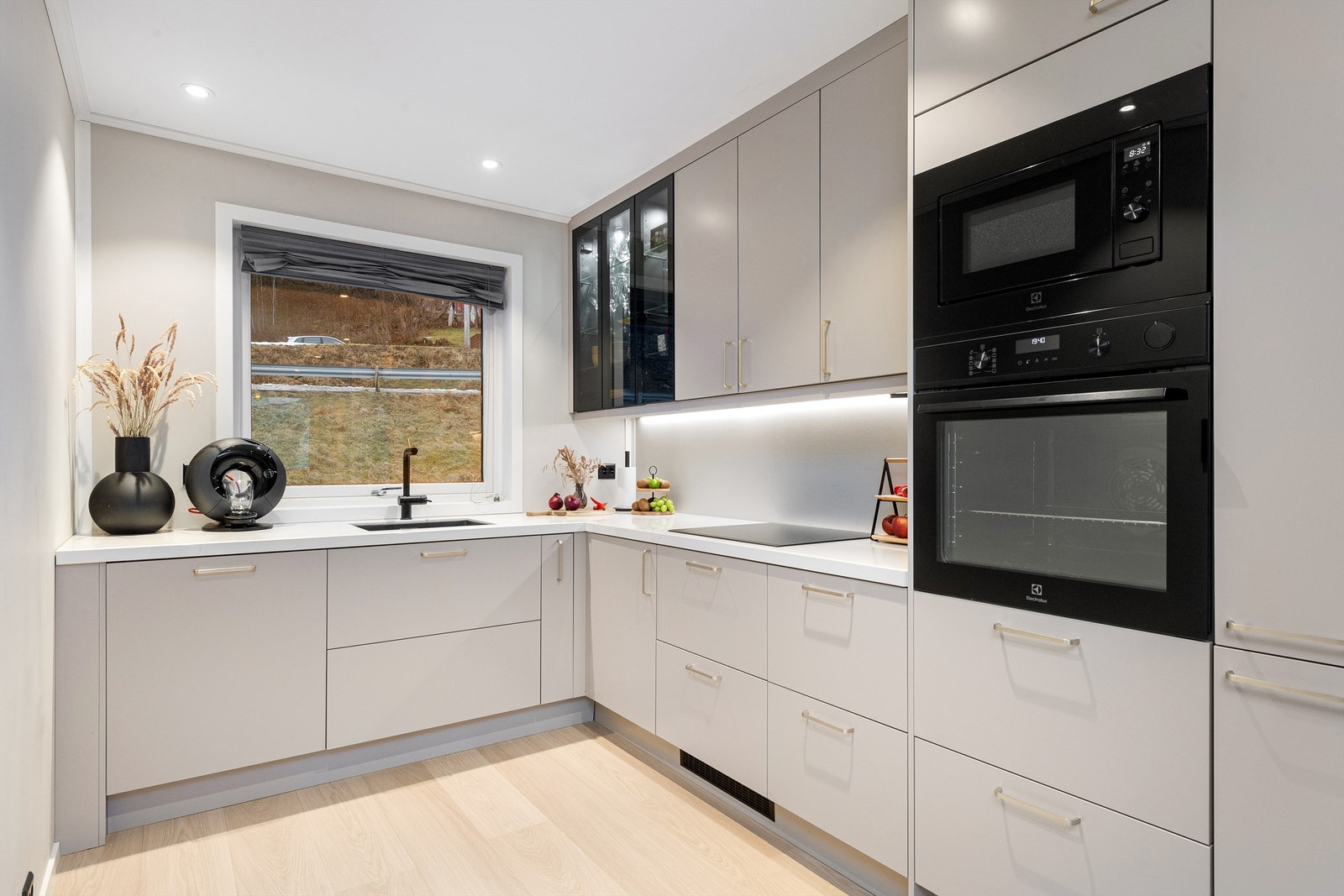 Benkeplate av quartz (steinkompositt). Galleribilde