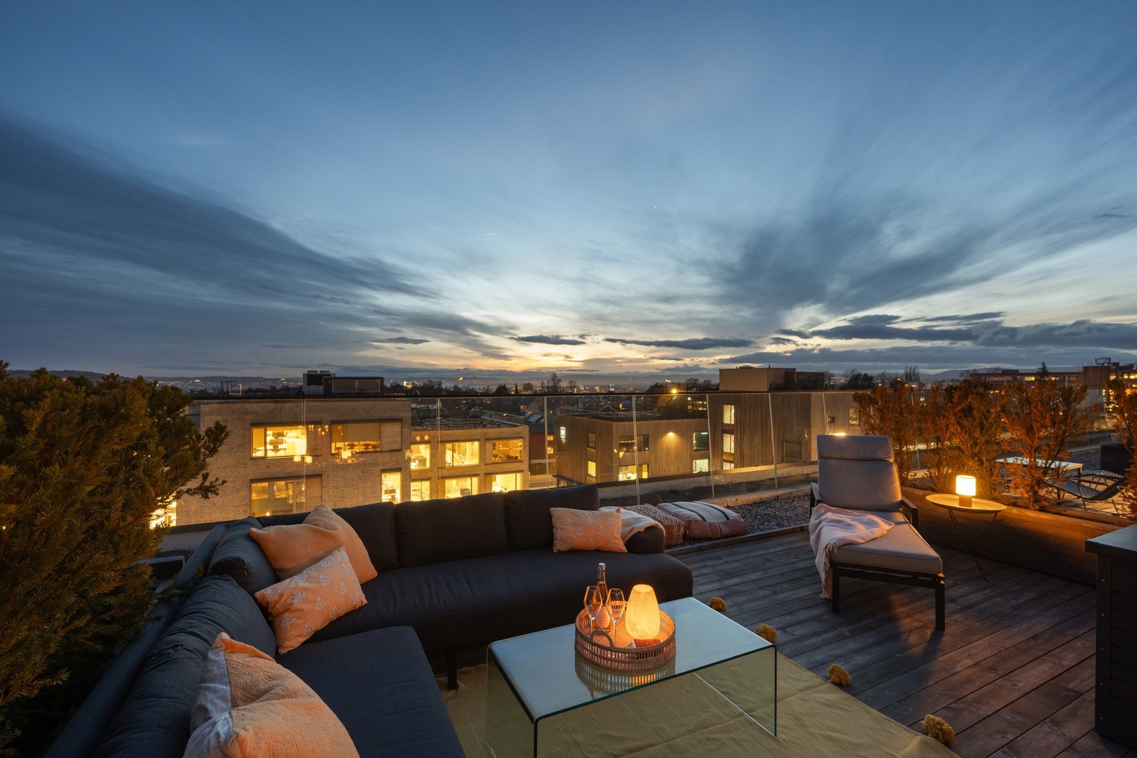 Utsikten og solforholdene gjør leiligheten perfekt for lange dager ute, og takterrassen vil garantert bli et av de mest brukte områdene i leiligheten. Galleribilde