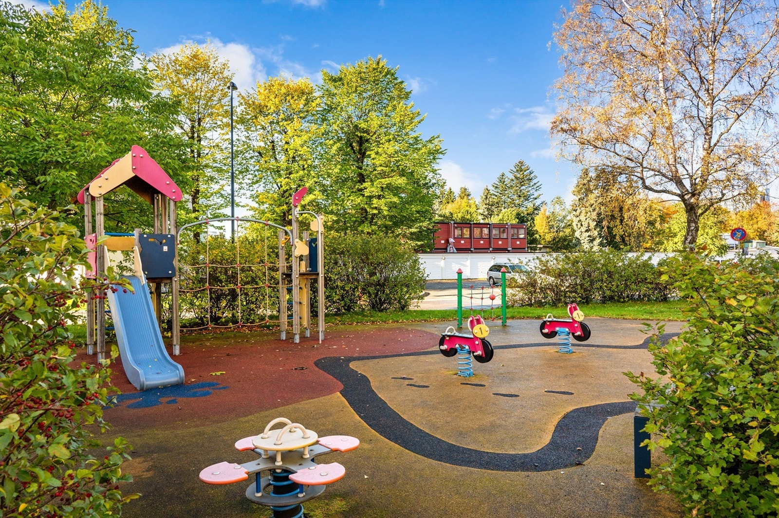 Det er også en barnehage i borettslaget og flere fine lekeplasser i området. Galleribilde