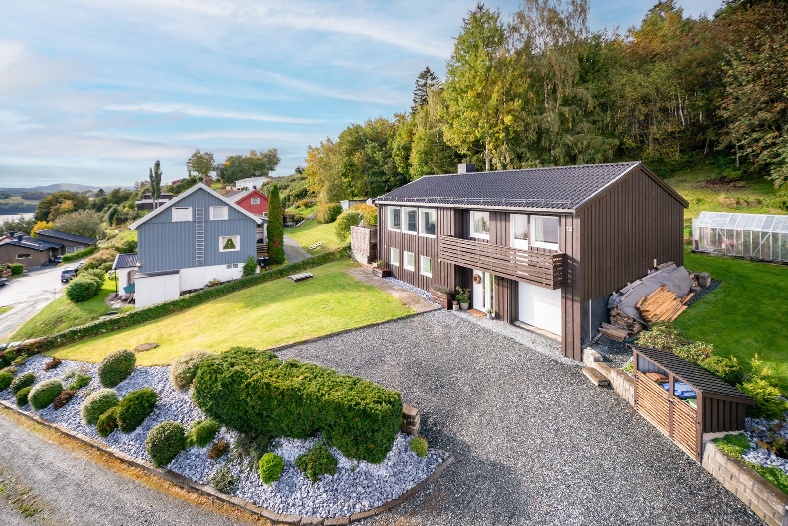 Enebolig beliggende fint til i Eidsbotn. Her har man gode solforhold og flott utsikt. Galleribilde