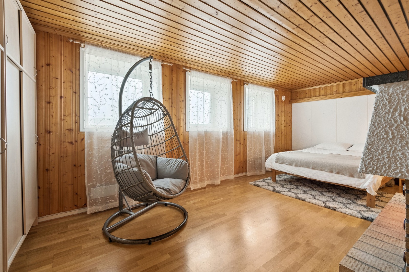 Stuen har god plass til ulike typer møblering. Galleribilde